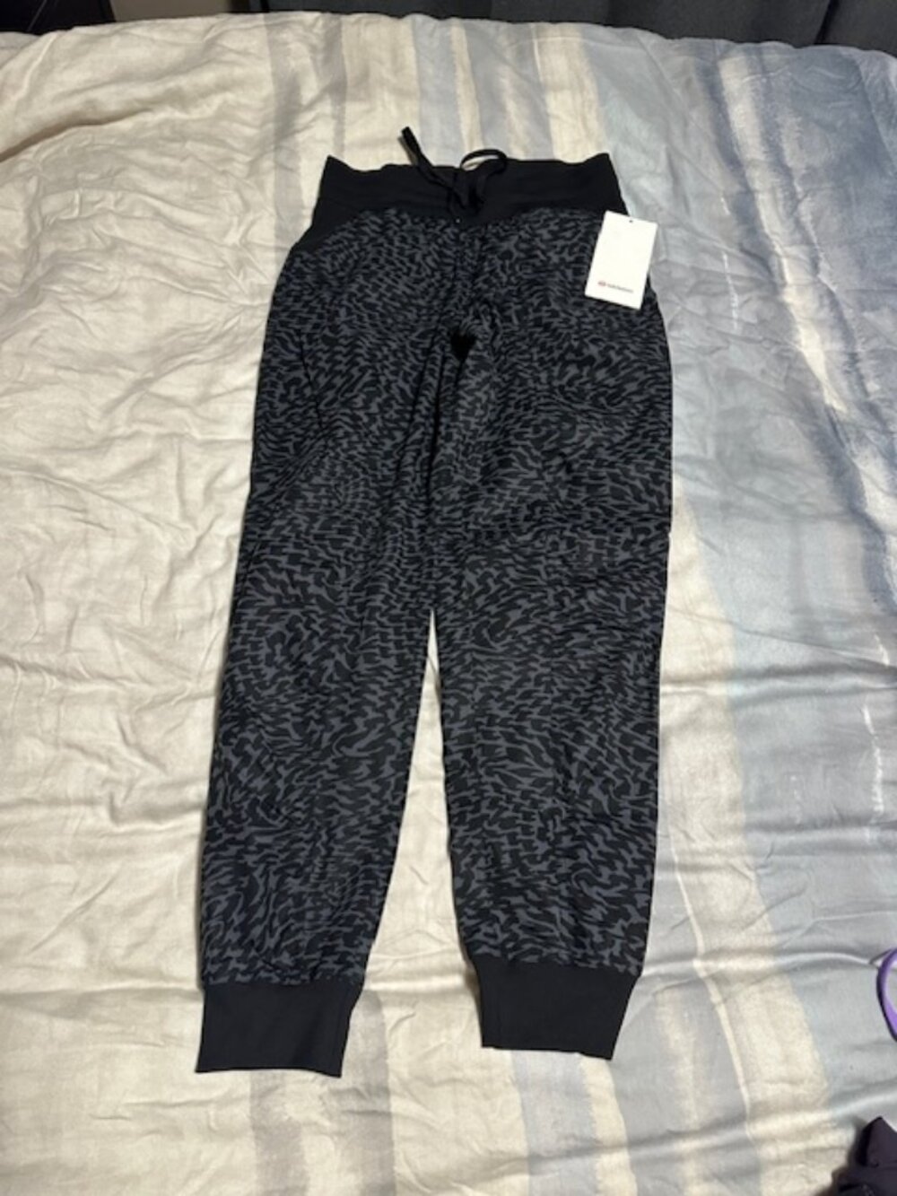 NWT Lululemon studio joggers size 6